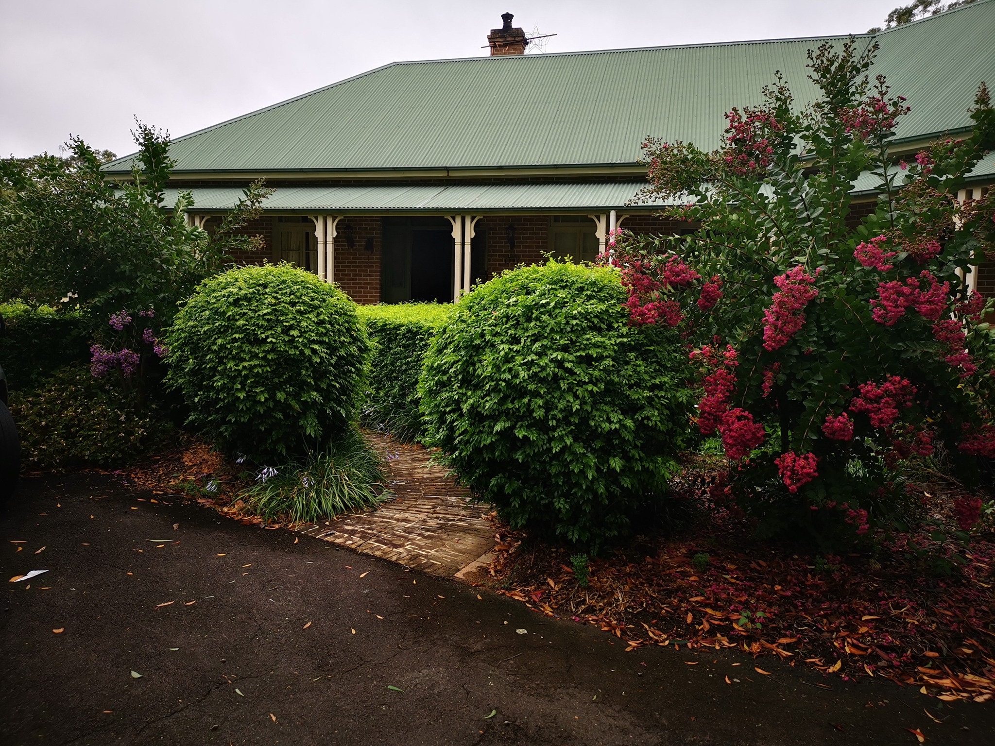 Mature shaped estate garden surrounding a country house